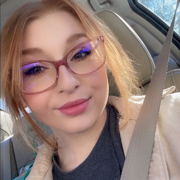 Meet your Posher, Lillian - Picture 3 of 3